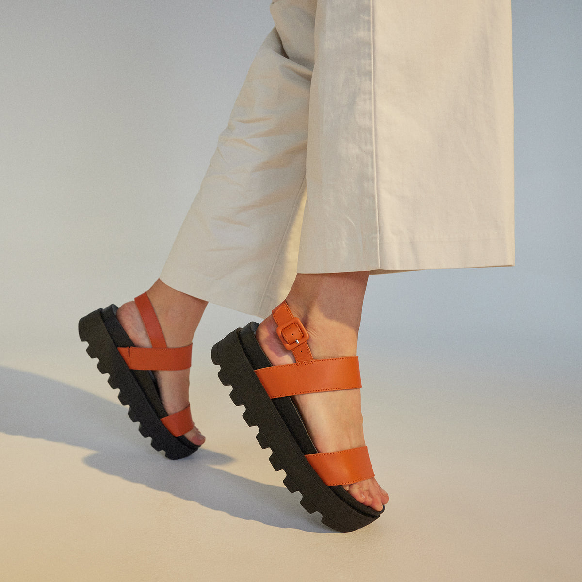 Zeze Wedge Strap Tangerine/Blk